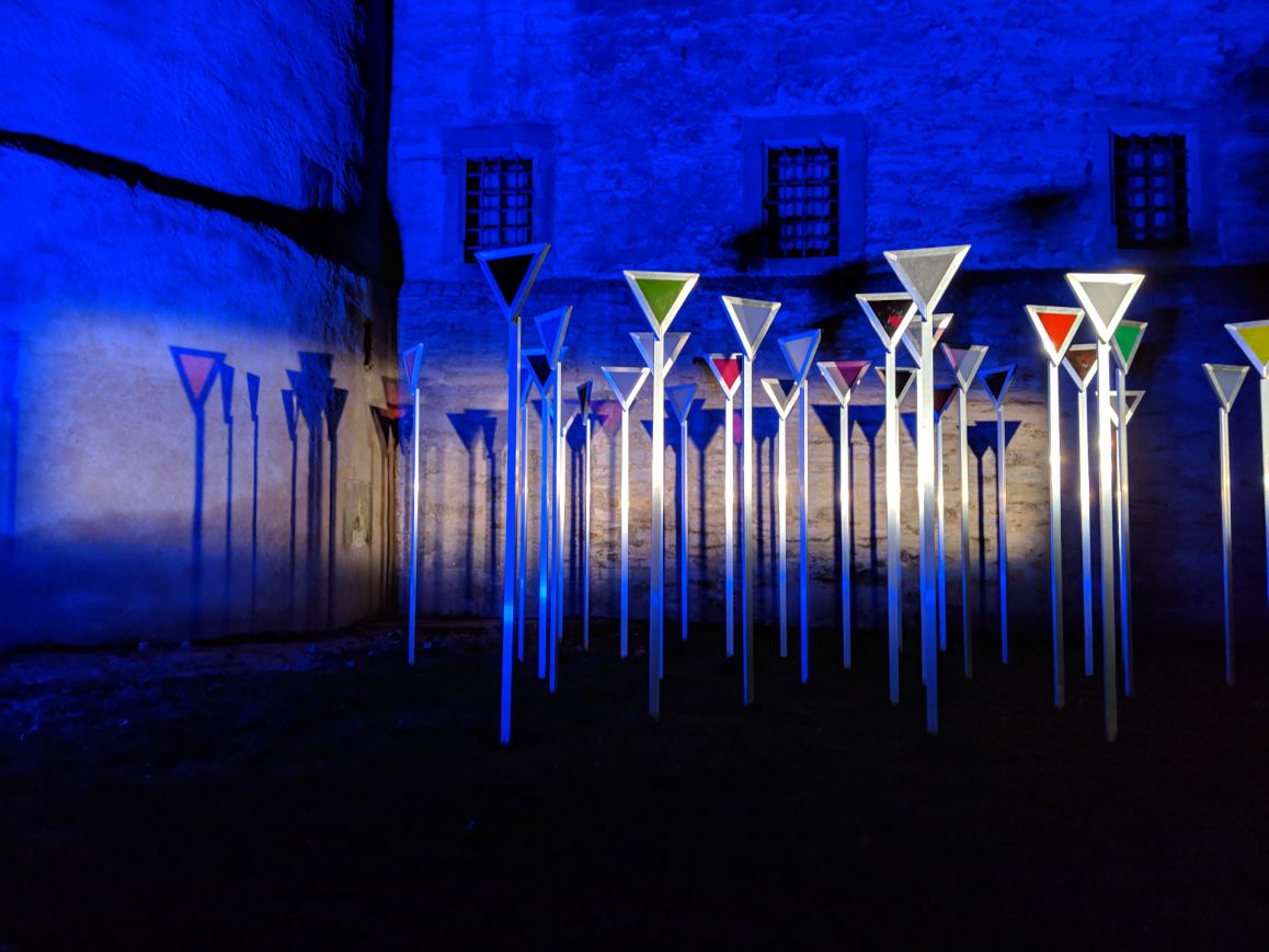 Lichter gegen Dunkelheit